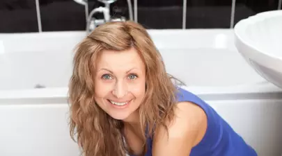 5 trucuri geniale de curăţenie rapidă în baie