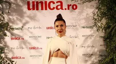 Carmen Brumă, apariție răvășitoare la Premiile Unica.ro 2024