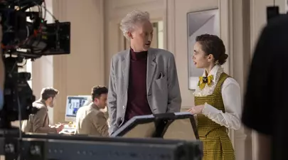 Detalii mai puțin cunoscute despre actorul Bruno Gouery, Luc din „Emily in Paris”: „Mama mea este italiancă”. Joacă într-un film regizat de Johnny Depp / Exclusiv