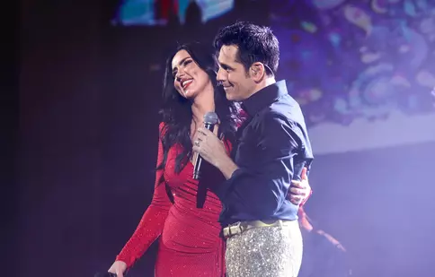 Ștefan Bănică, pe scenă împreună cu fiul lui cel mic, Alexandru, pentru prima dată. Cum arată micuțul