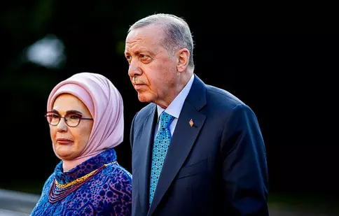 Emine Erdoğan, apariție spectaculoasă la Summitul NATO 2025. Ținuta aleasă de Prima Doamnă a Turciei a atras toate privirile